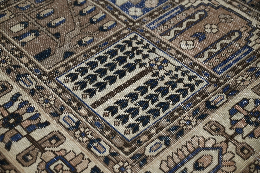 brown Large rug 5' 0" x 9' 9"