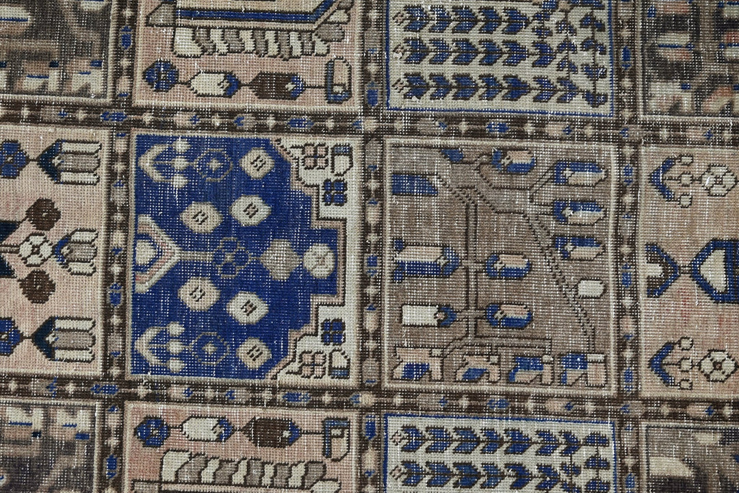 brown Large rug 5' 0" x 9' 9"