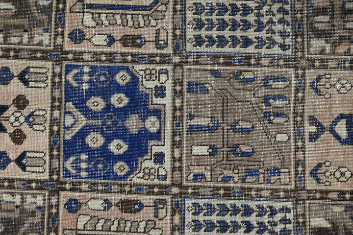 brown Large rug 5' 0" x 9' 9"