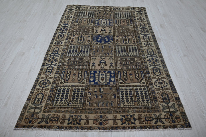 brown Large rug 5' 0" x 9' 9"