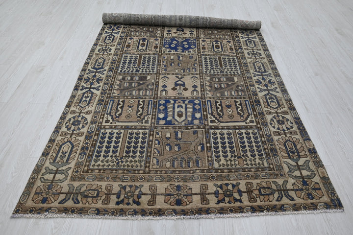 brown Large rug 5' 0" x 9' 9"
