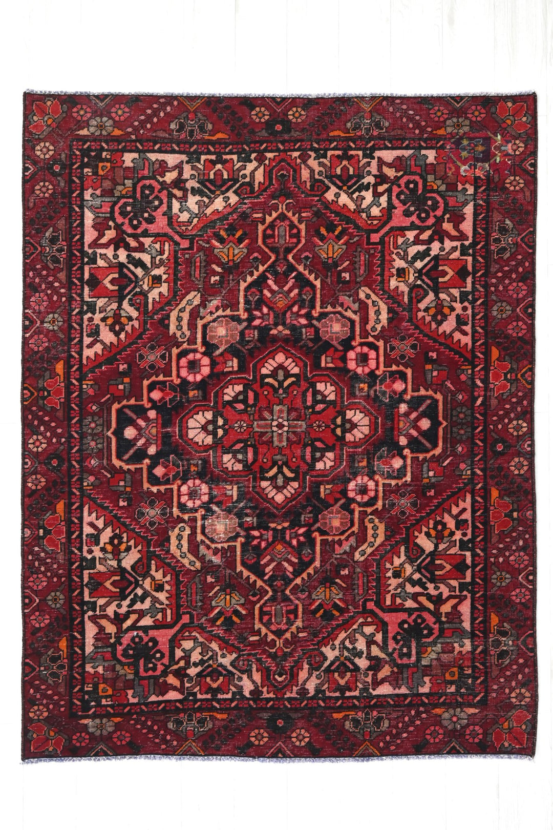 red Medium rug 4' 11" x 6' 7"