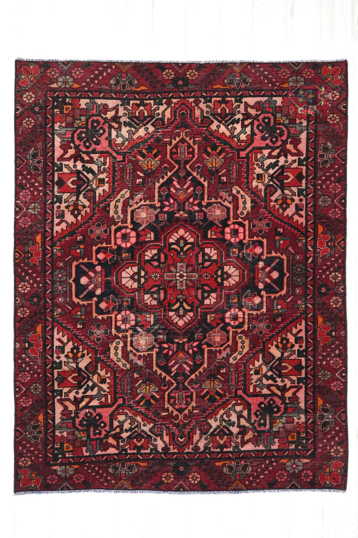 red Medium rug 4' 11" x 6' 7"