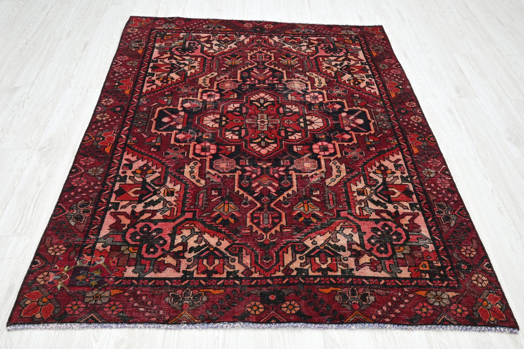 red Medium rug 4' 11" x 6' 7"