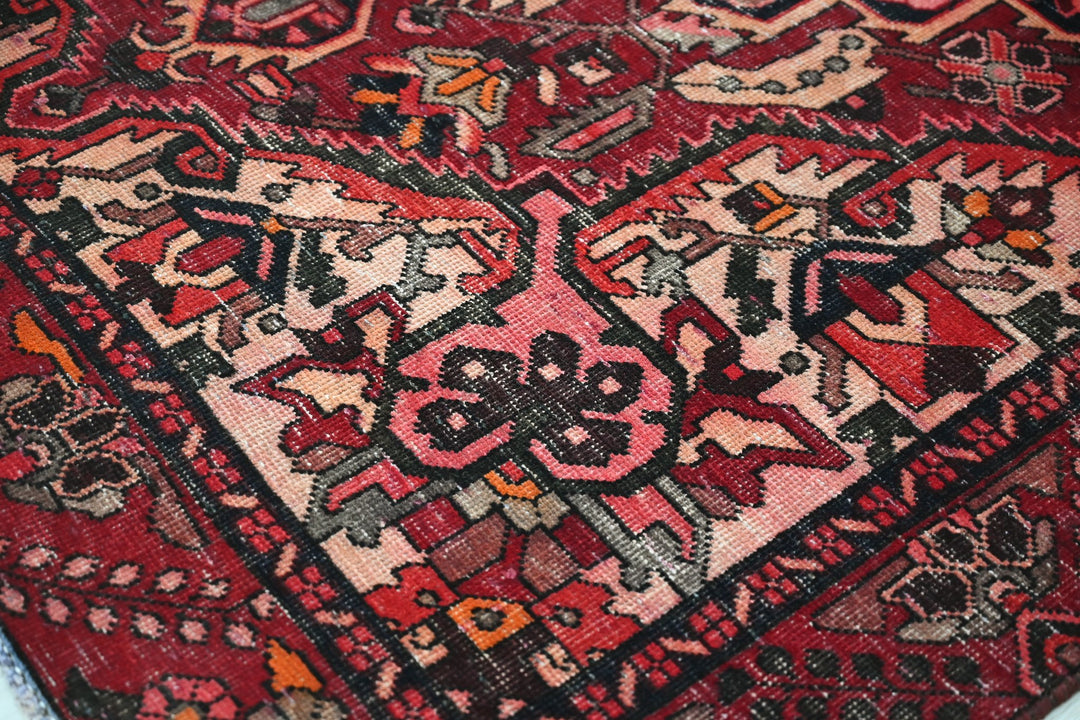 red Medium rug 4' 11" x 6' 7"