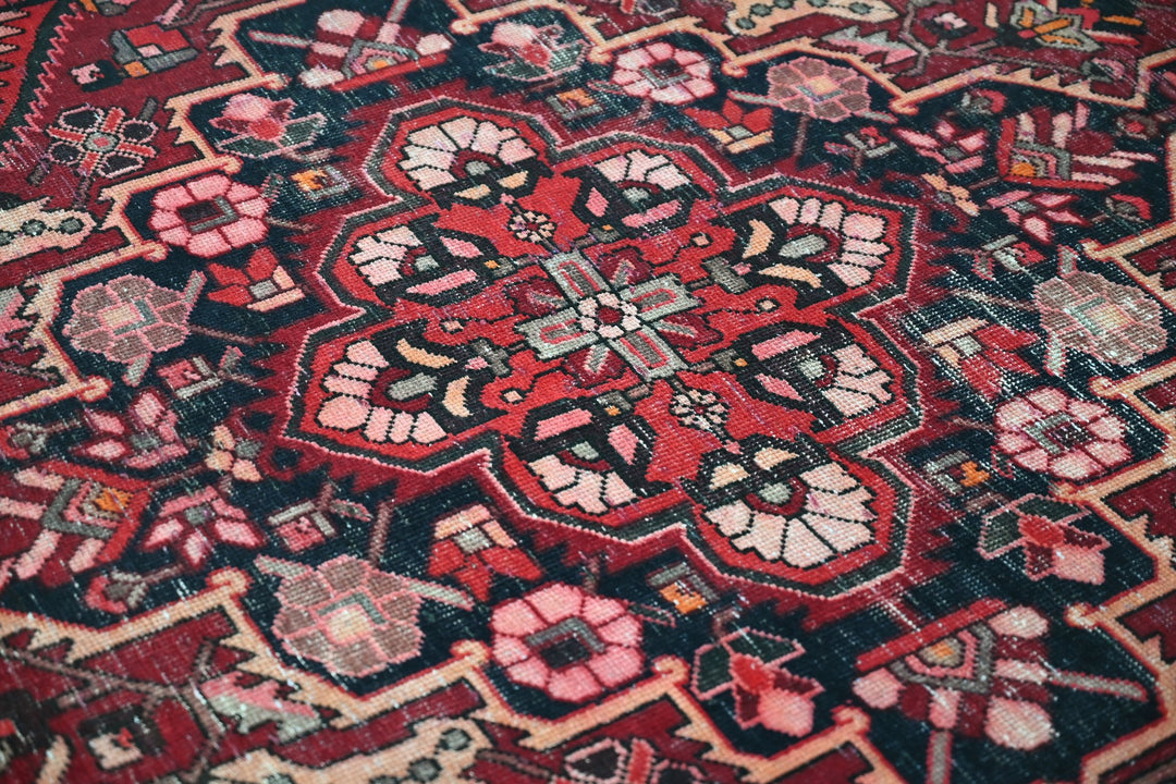 red Medium rug 4' 11" x 6' 7"