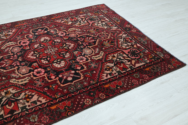 red Medium rug 4' 11" x 6' 7"
