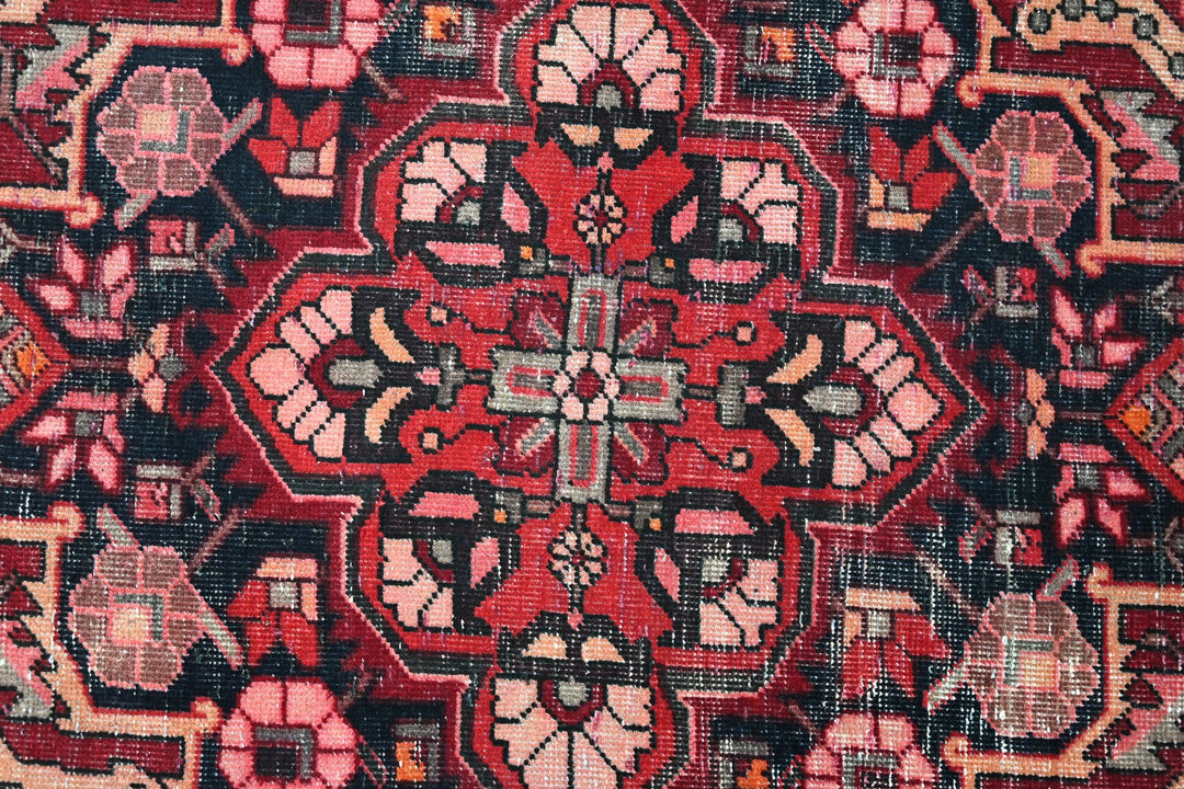 red Medium rug 4' 11" x 6' 7"