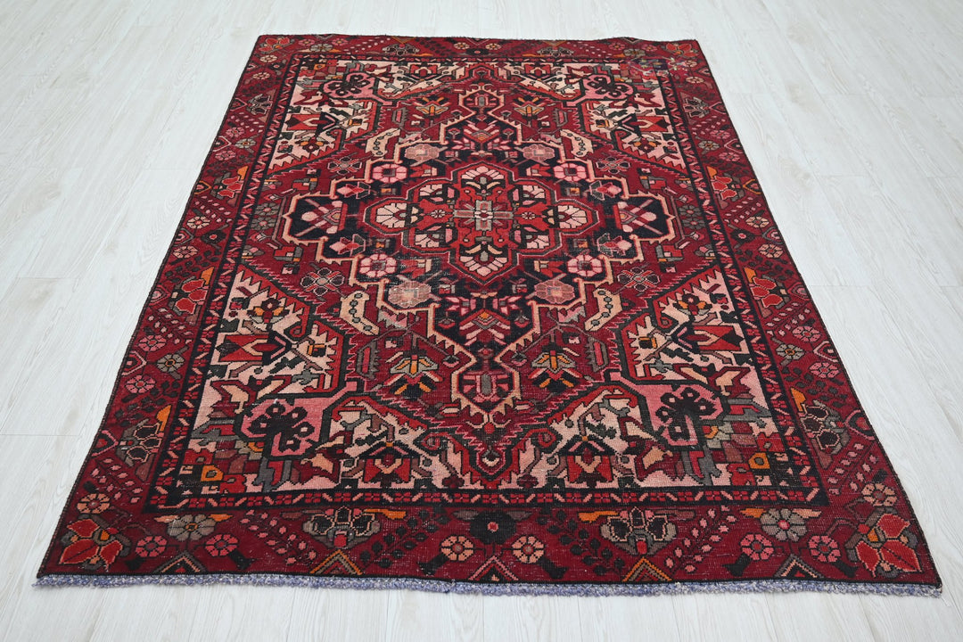 red Medium rug 4' 11" x 6' 7"