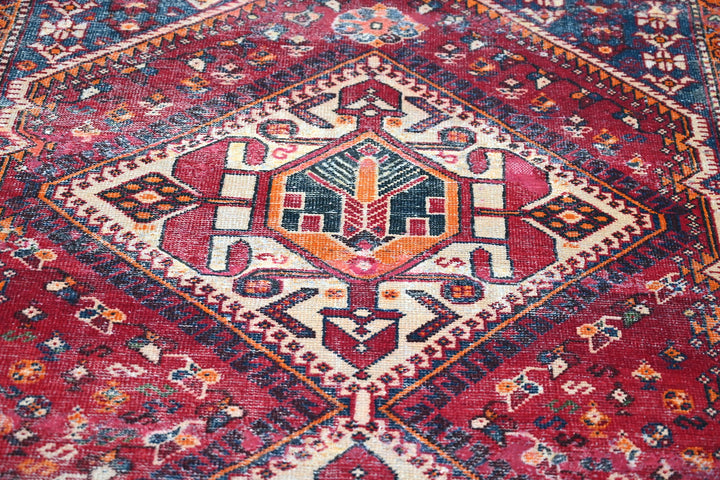red Large rug 5' 3" x 9' 6"