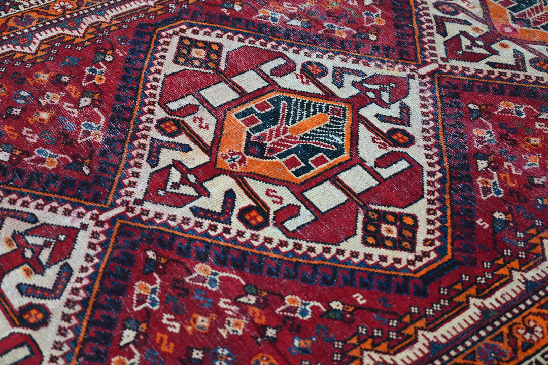 red Large rug 5' 3" x 9' 6"
