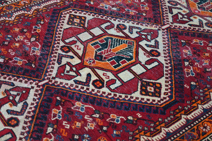 red Large rug 5' 3" x 9' 6"