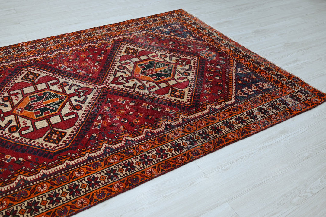 red Large rug 5' 3" x 9' 6"