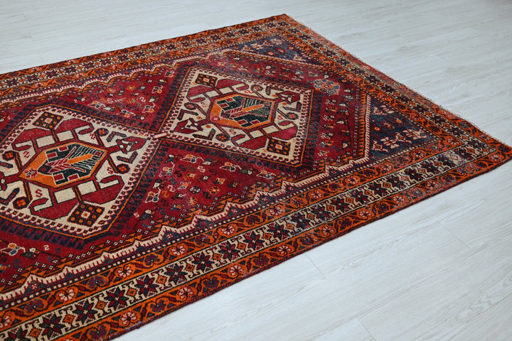 red Large rug 5' 3" x 9' 6"