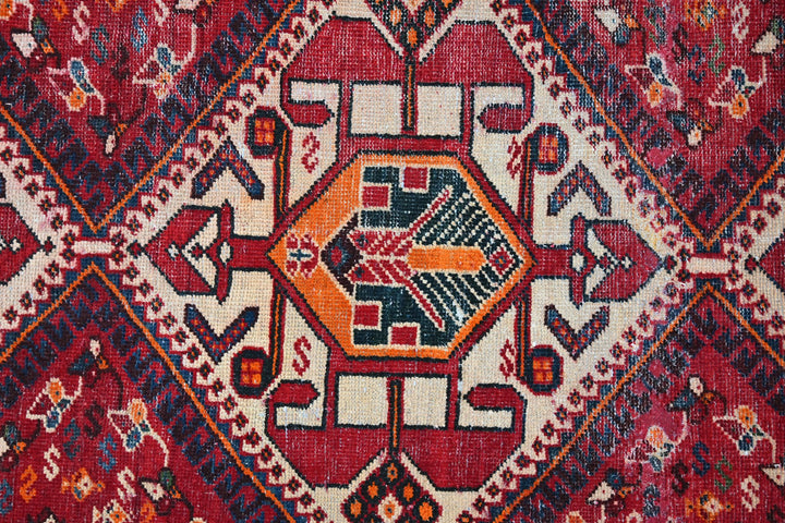 red Large rug 5' 3" x 9' 6"