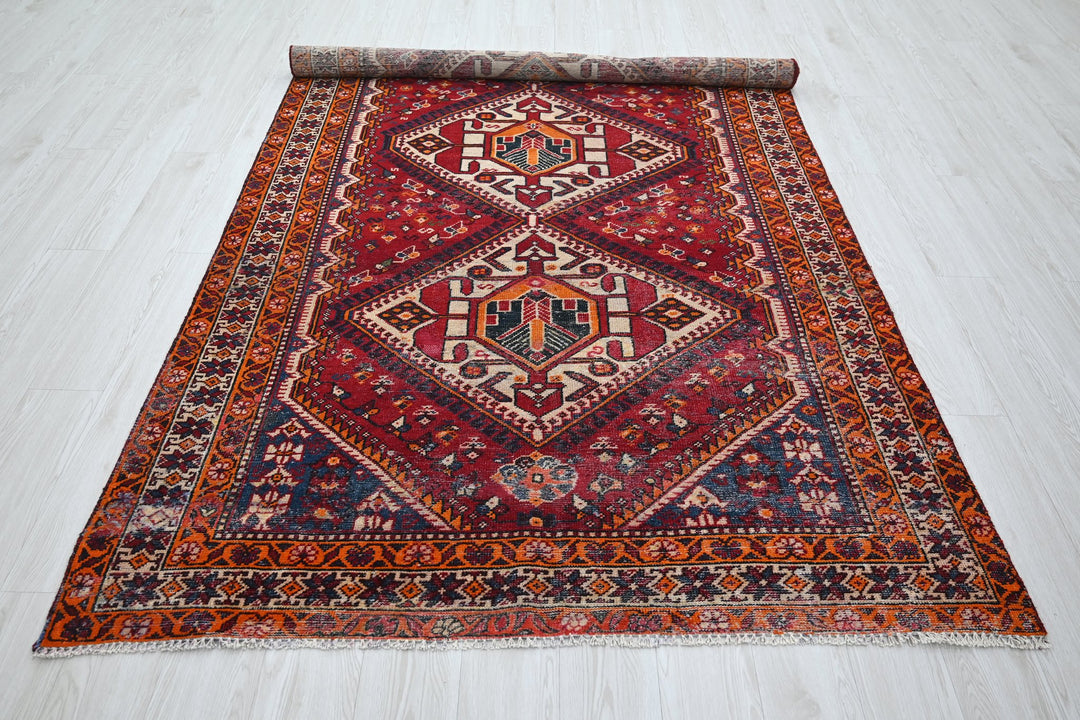 red Large rug 5' 3" x 9' 6"