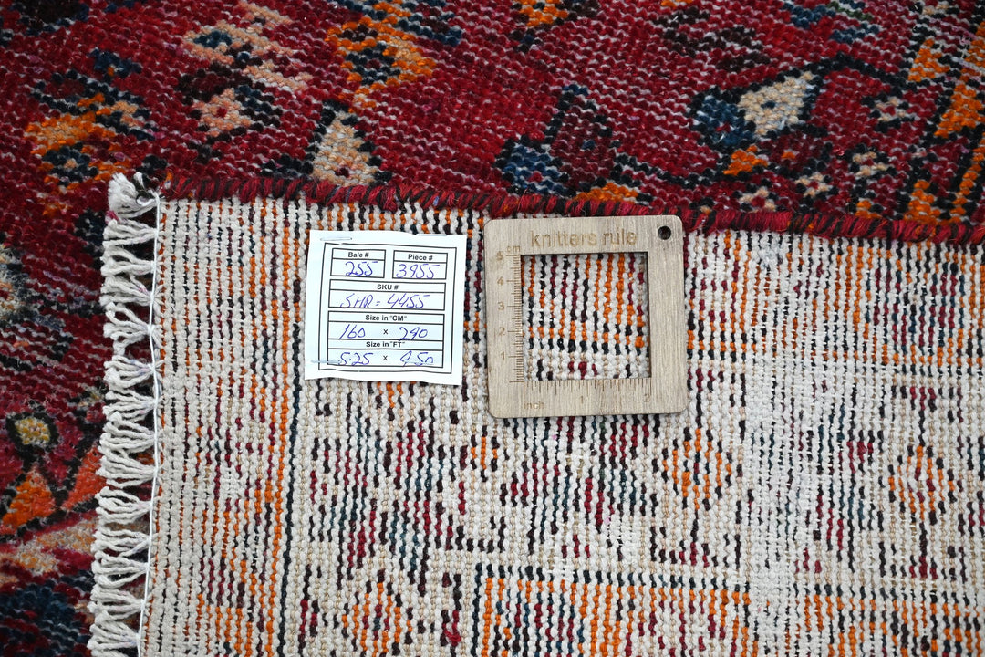 red Large rug 5' 3" x 9' 6"