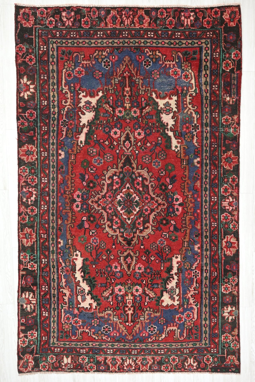red Medium rug 5' 5" x 9' 4"