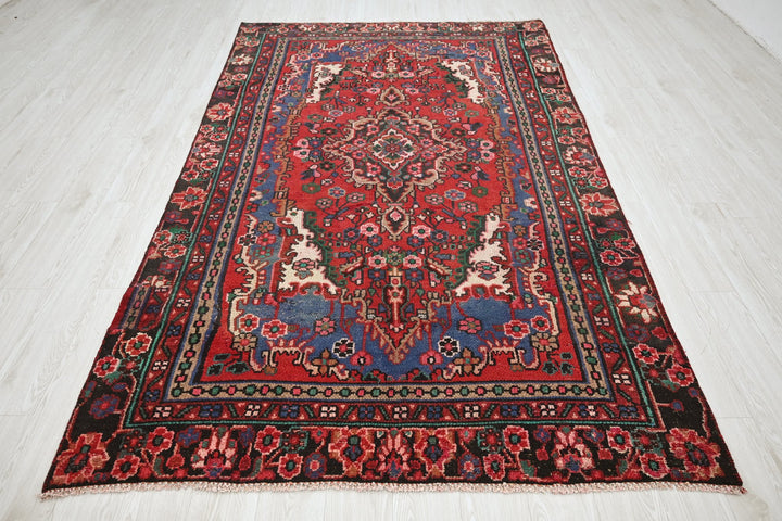 red Medium rug 5' 5" x 9' 4"