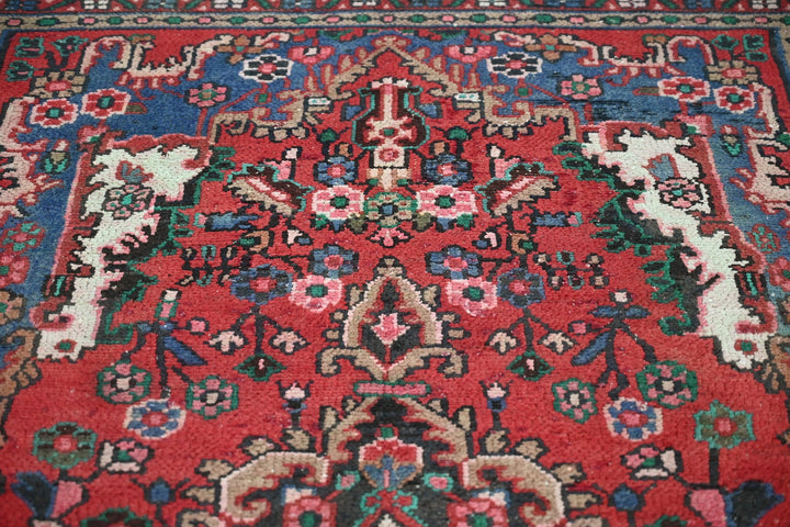 red Medium rug 5' 5" x 9' 4"