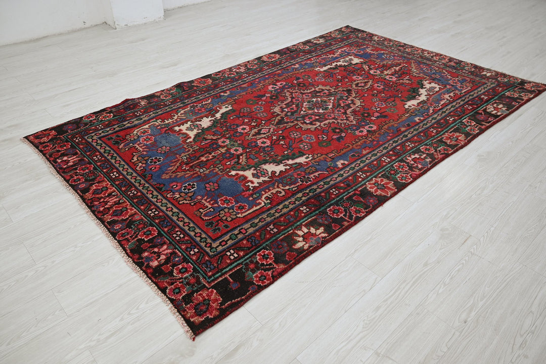 red Medium rug 5' 5" x 9' 4"
