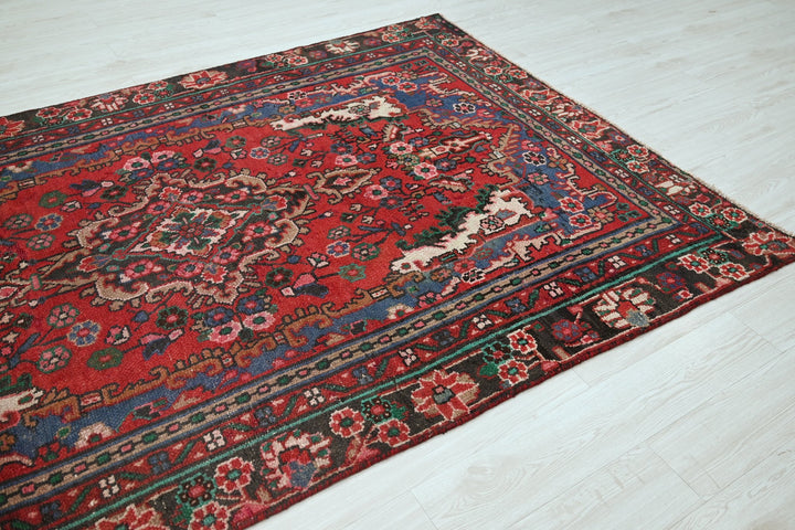 red Medium rug 5' 5" x 9' 4"