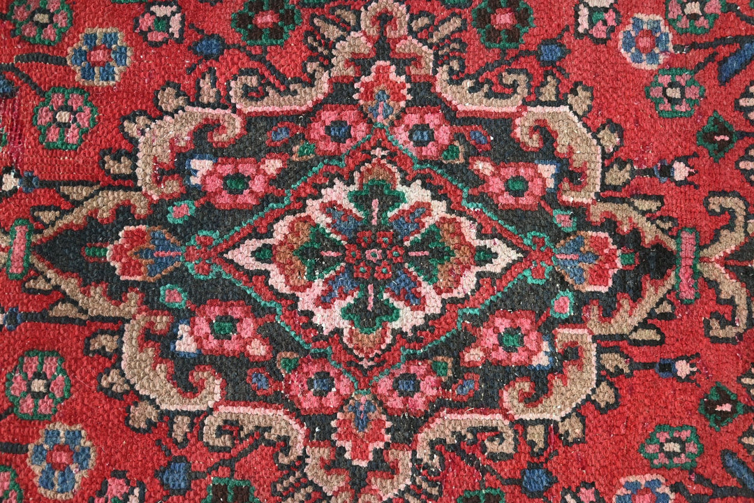 red Medium rug 5' 5" x 9' 4"