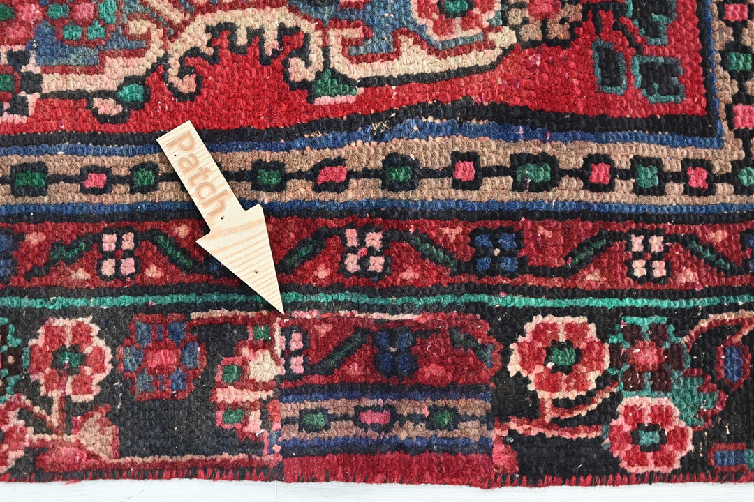 red Medium rug 5' 5" x 9' 4"