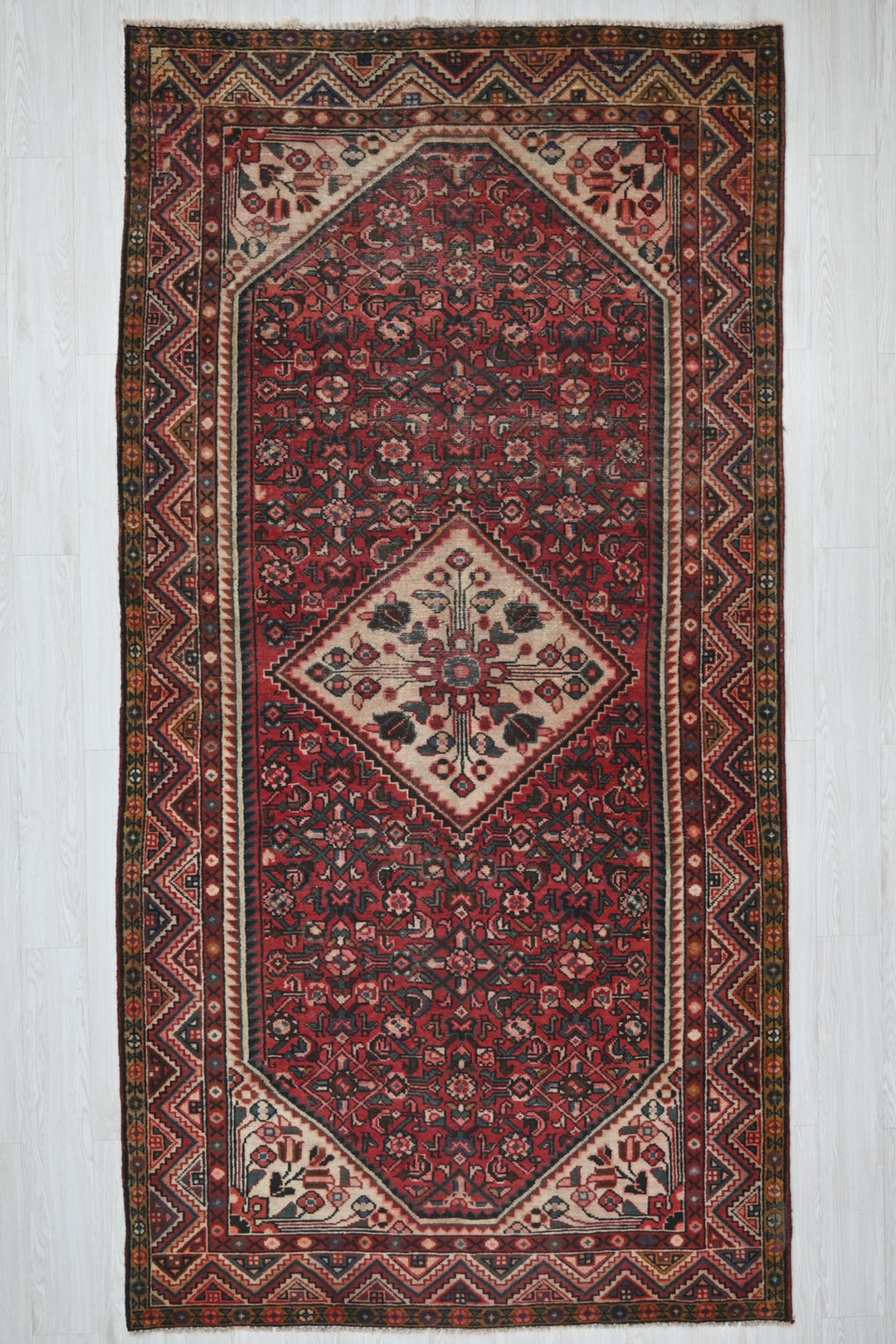 red Large rug 5' 0" x 9' 11"