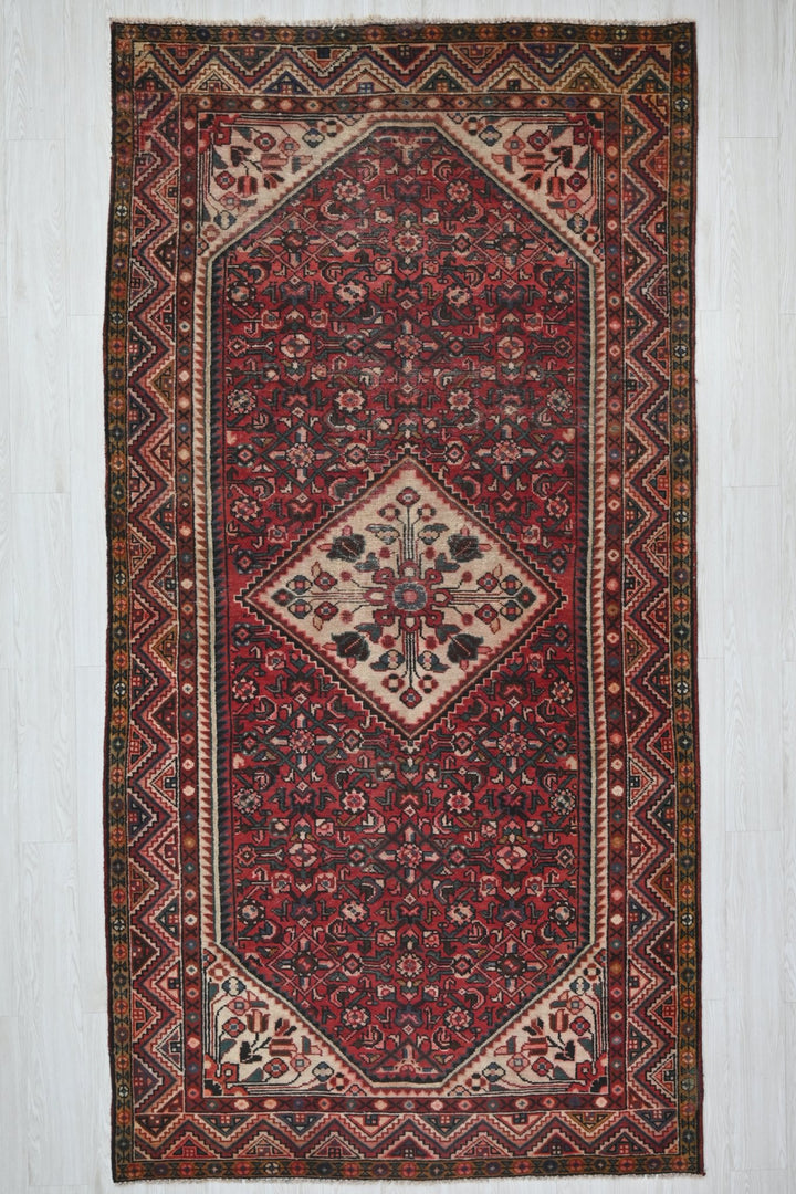 red Large rug 5' 0" x 9' 11"