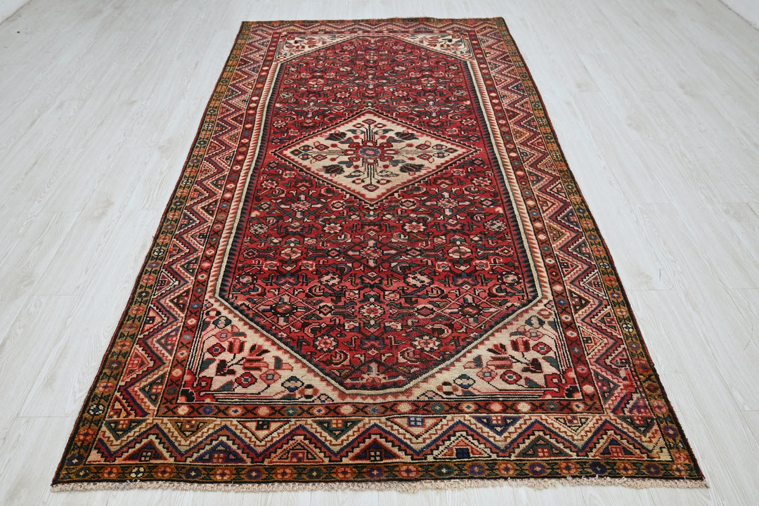 red Large rug 5' 0" x 9' 11"