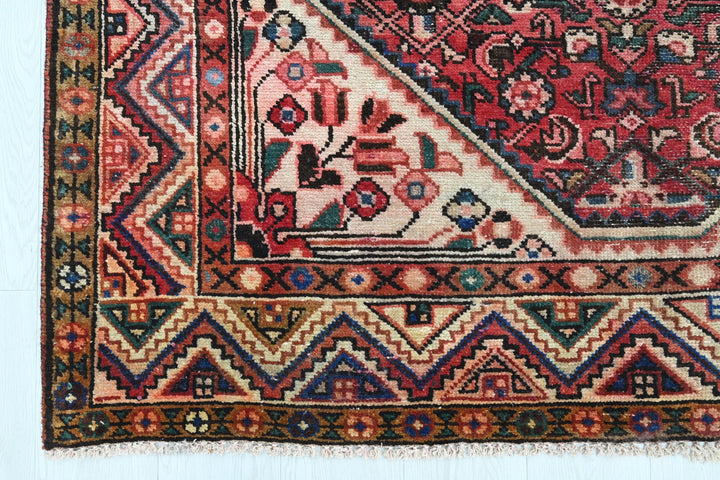 red Large rug 5' 0" x 9' 11"