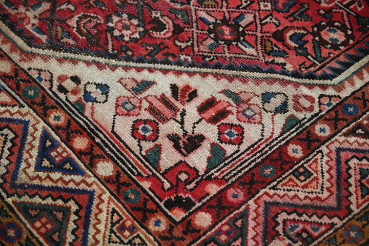 red Large rug 5' 0" x 9' 11"