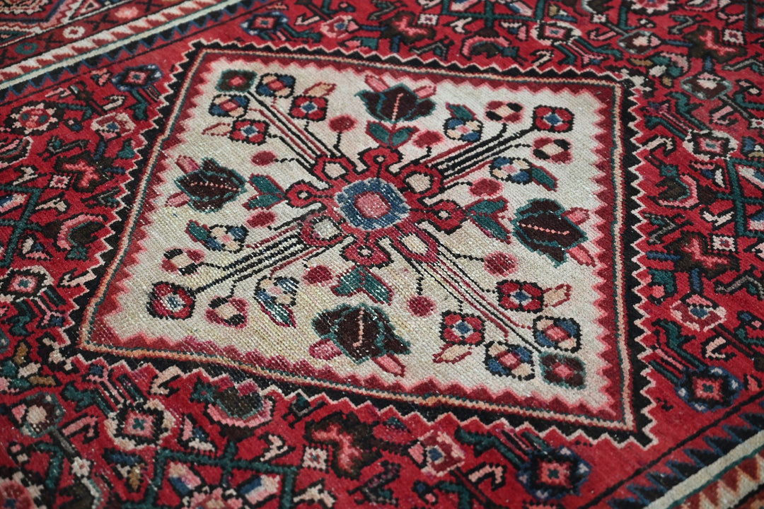 red Large rug 5' 0" x 9' 11"