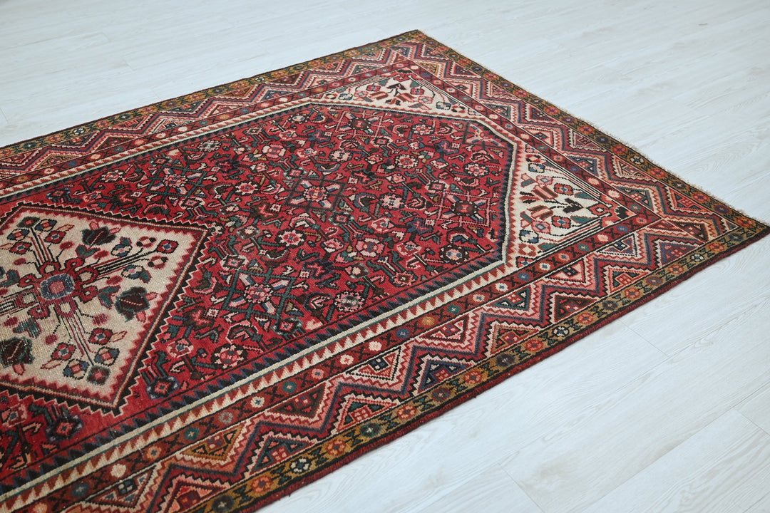 red Large rug 5' 0" x 9' 11"