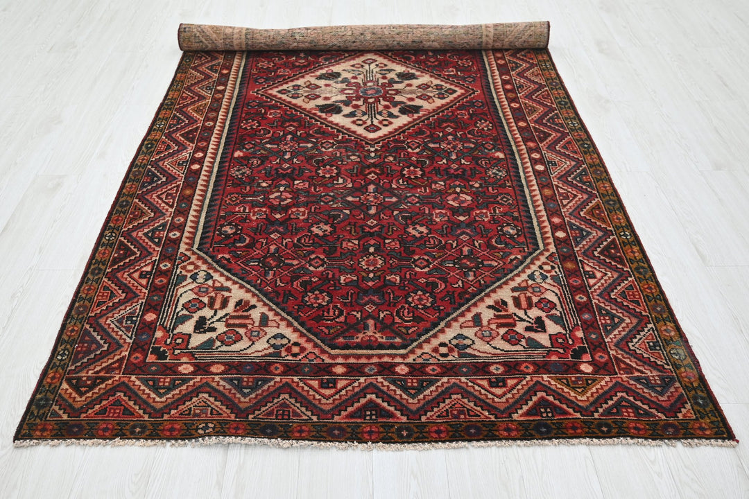 red Large rug 5' 0" x 9' 11"