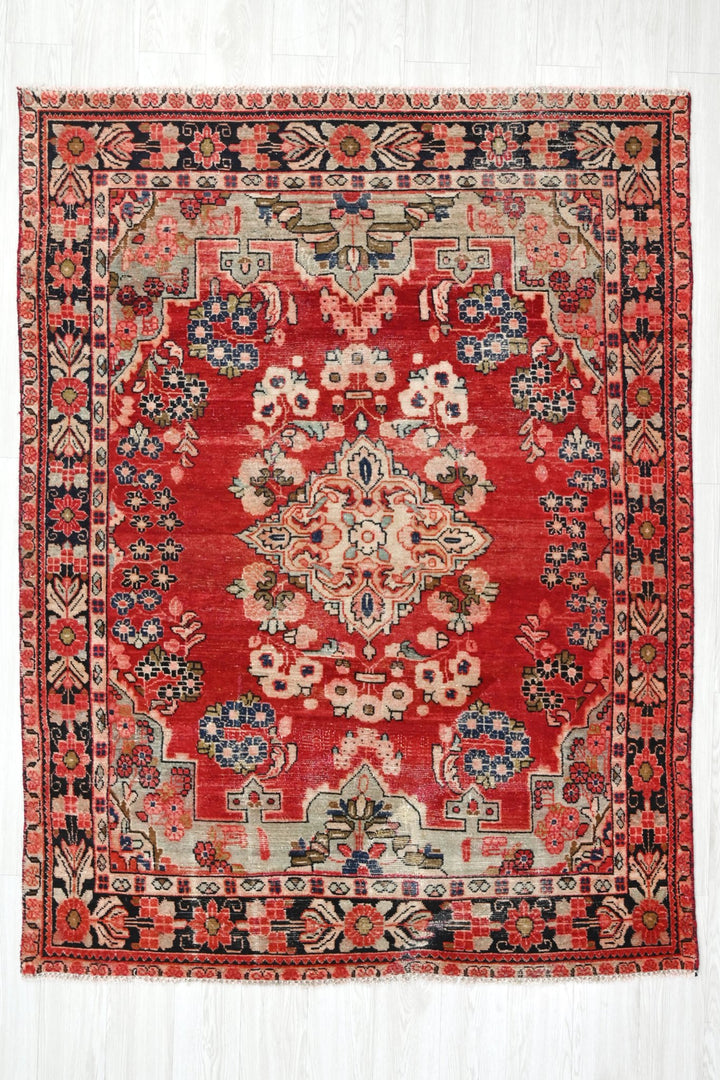 red Medium rug 5' 1" x 6' 5"