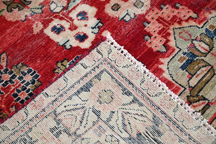 red Medium rug 5' 1" x 6' 5"
