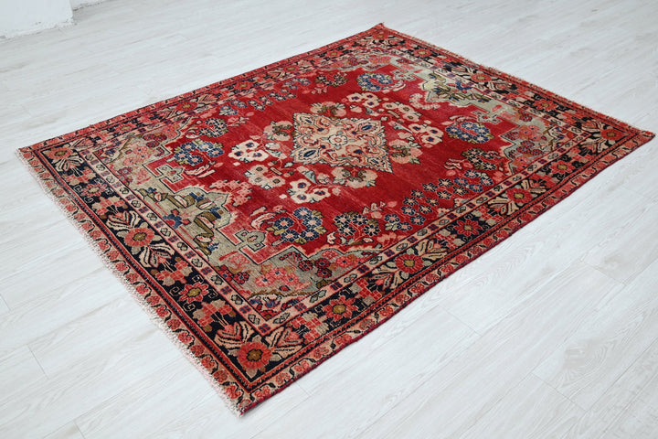 red Medium rug 5' 1" x 6' 5"