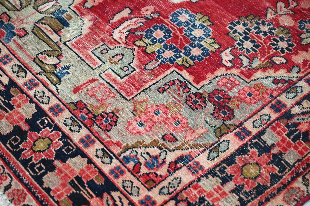 red Medium rug 5' 1" x 6' 5"
