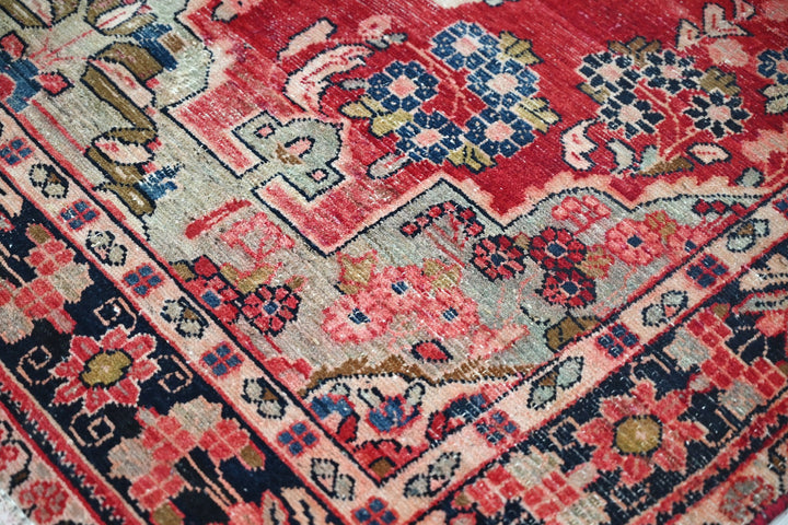 red Medium rug 5' 1" x 6' 5"