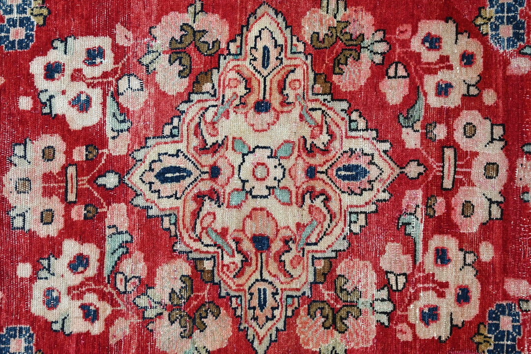 red Medium rug 5' 1" x 6' 5"