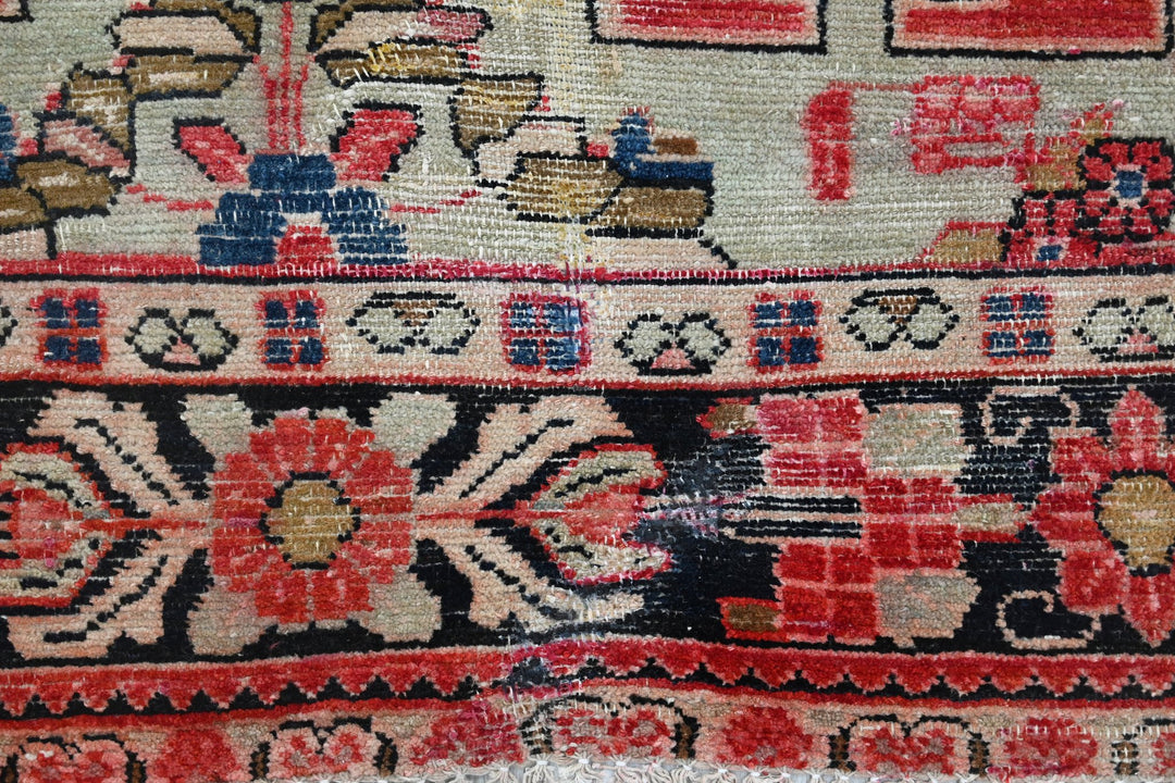 red Medium rug 5' 1" x 6' 5"