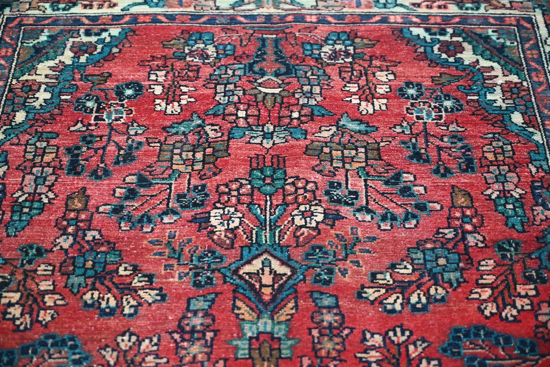 red Medium rug 4' 3" x 7' 3"