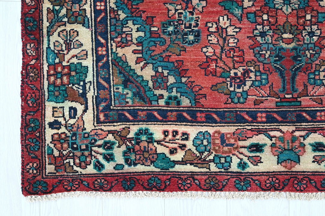 red Medium rug 4' 3" x 7' 3"