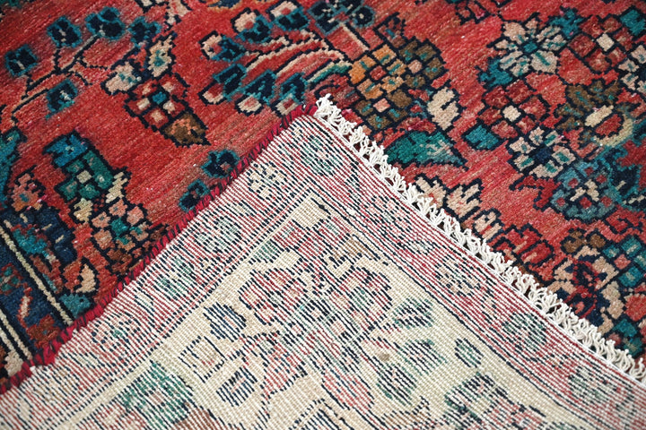 red Medium rug 4' 3" x 7' 3"