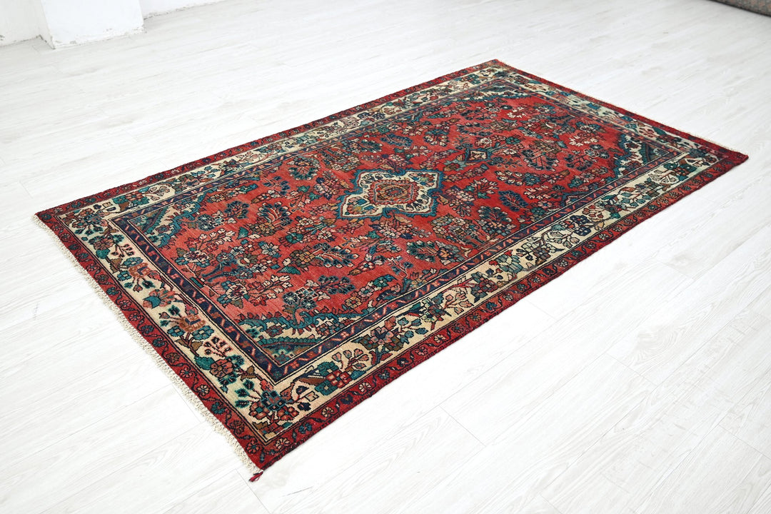 red Medium rug 4' 3" x 7' 3"