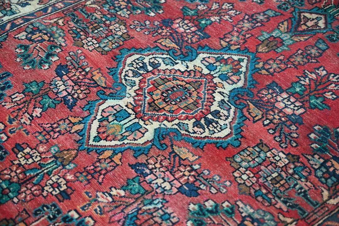 red Medium rug 4' 3" x 7' 3"