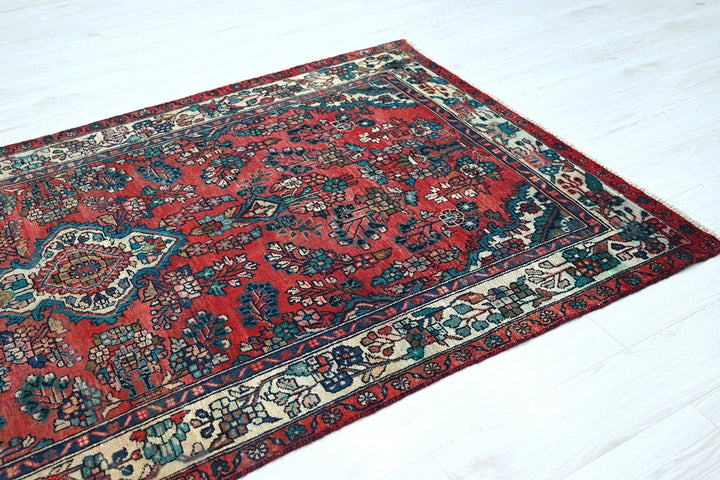 red Medium rug 4' 3" x 7' 3"