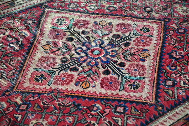 red Large rug 5' 5" x 10' 5"